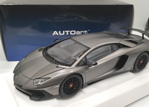 Lamborghini Aventador LP750-4 SV 2015 GRIGIO TITANS/MATE GRIS AUTOART 74554 1:18