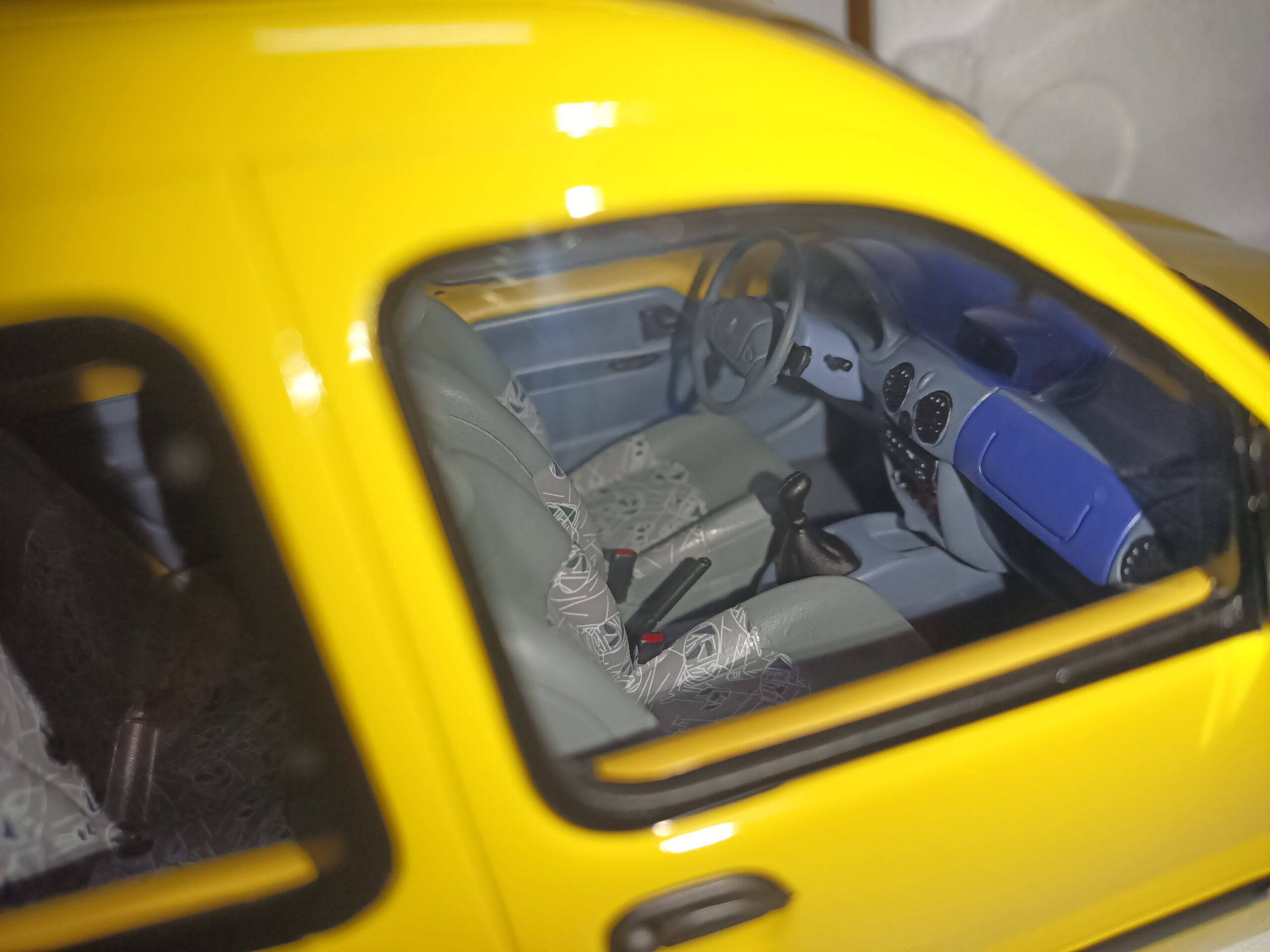 RENAULT KANGOO 1.4 RT 1998 Soleil Amarillo OT474 OTTO MOBILE 1:18 - Imagen 13