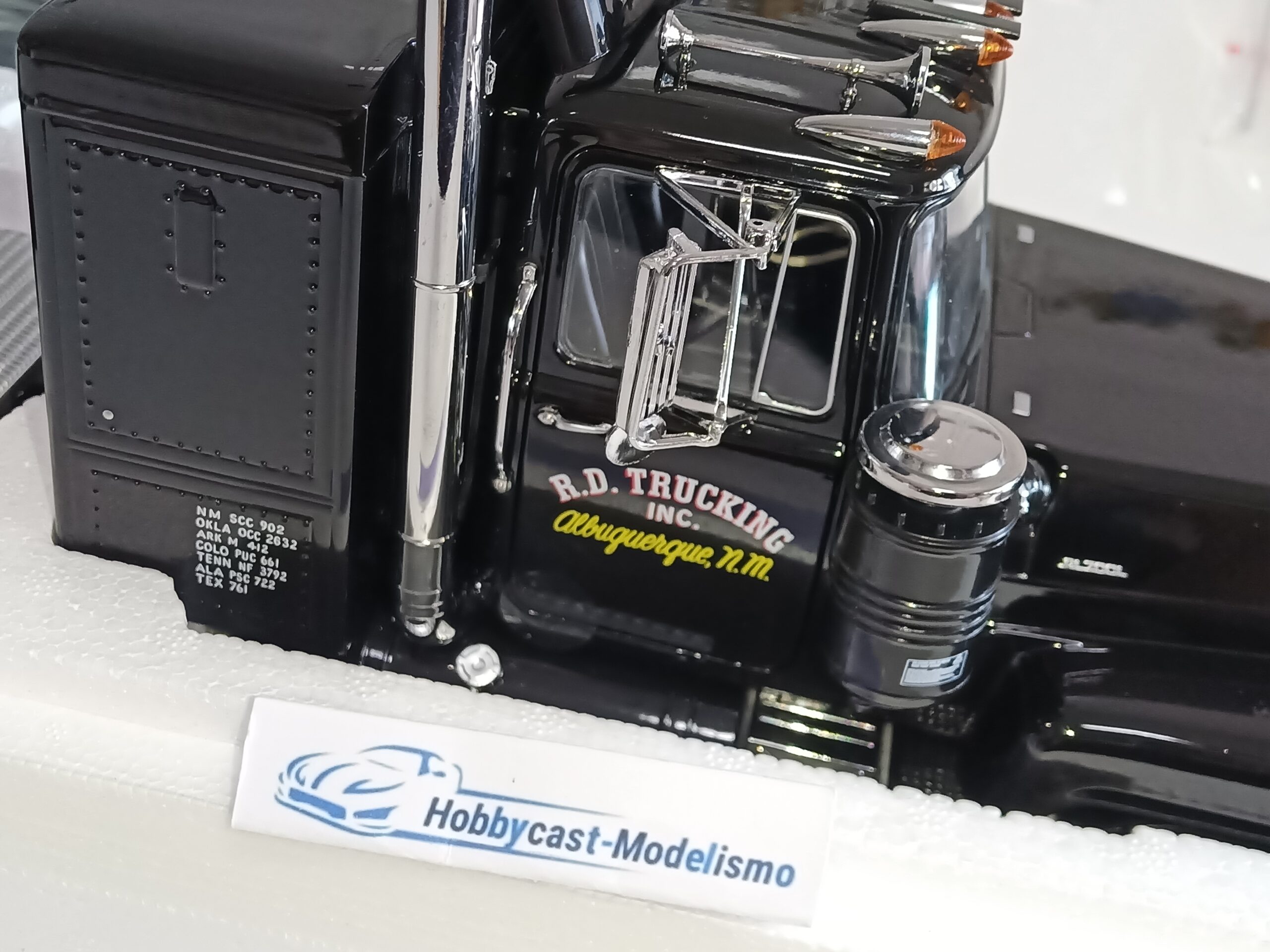 Mack RL700L 1974 Black Camion de la Pelicula ¨ CONBOY ¨ Road Kings RK180171 1:18 - Imagen 12