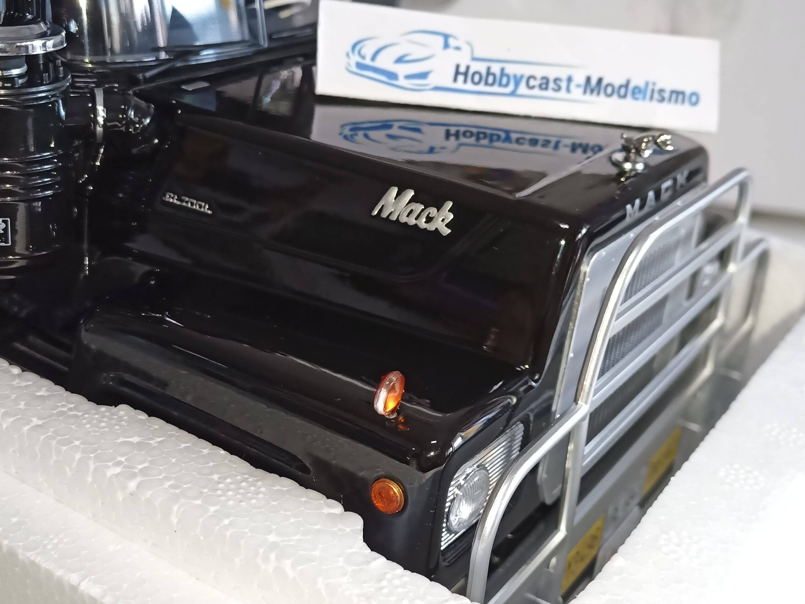 Mack RL700L 1974 Black Camion de la Pelicula ¨ CONBOY ¨ Road Kings RK180171 1:18 - Imagen 14