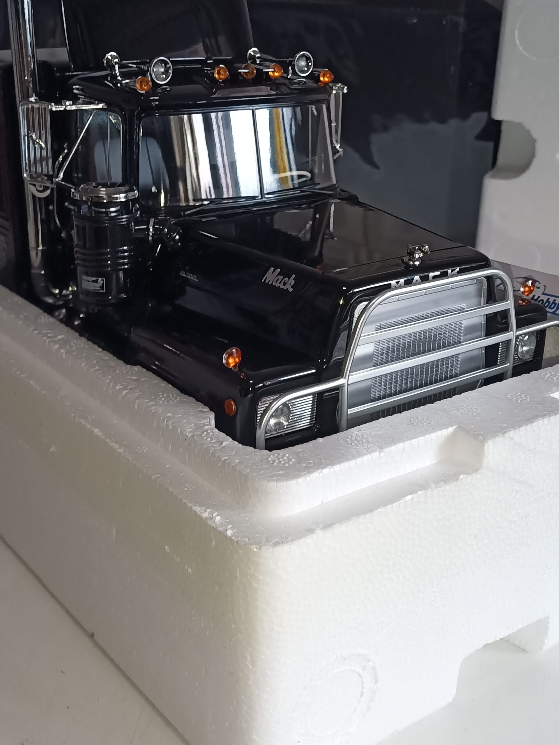 Mack RL700L 1974 Black Camion de la Pelicula ¨ CONBOY ¨ Road Kings RK180171 1:18 - Imagen 15