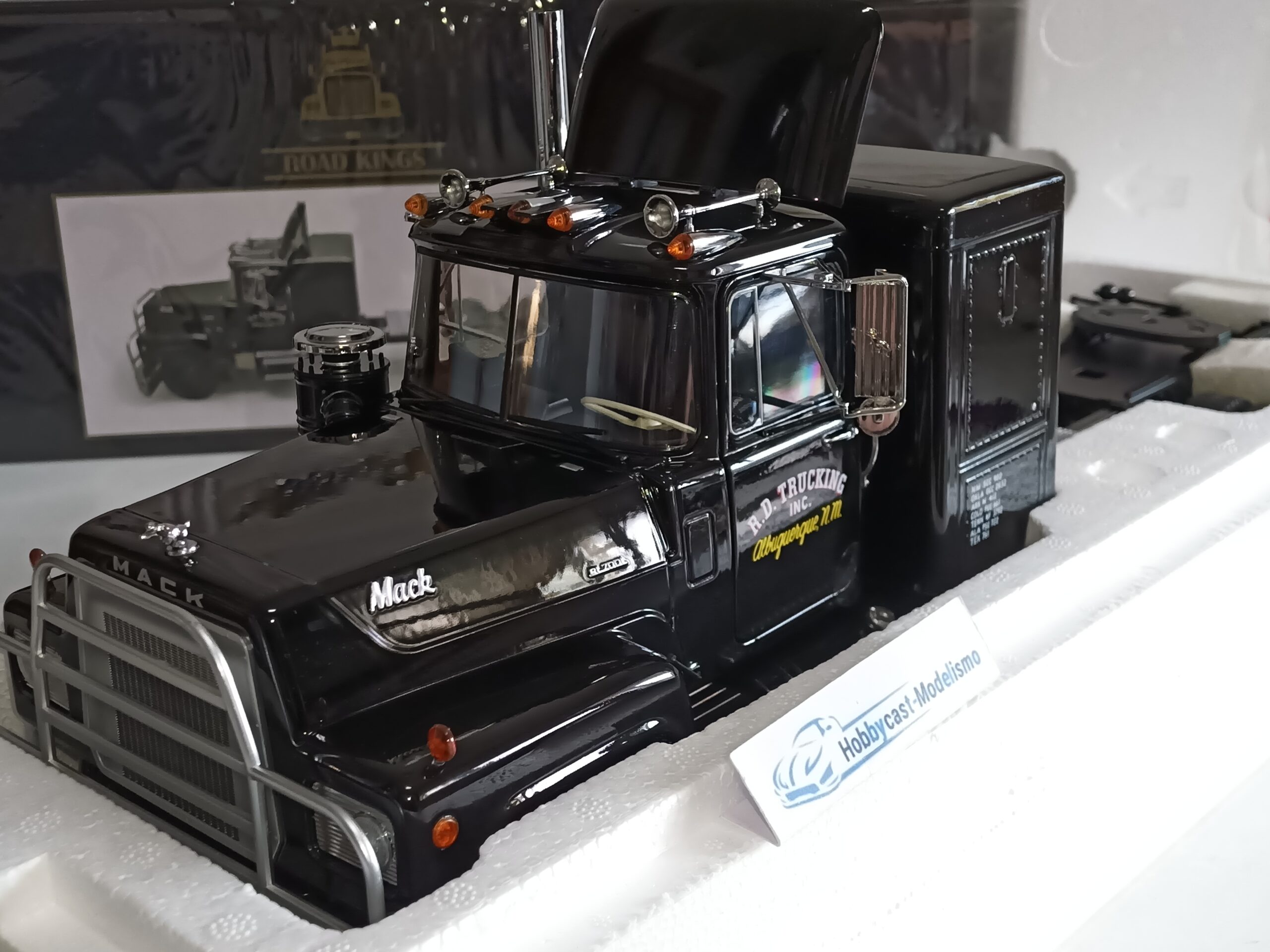 Mack RL700L 1974 Black Camion de la Pelicula ¨ CONBOY ¨ Road Kings RK180171 1:18 - Imagen 17