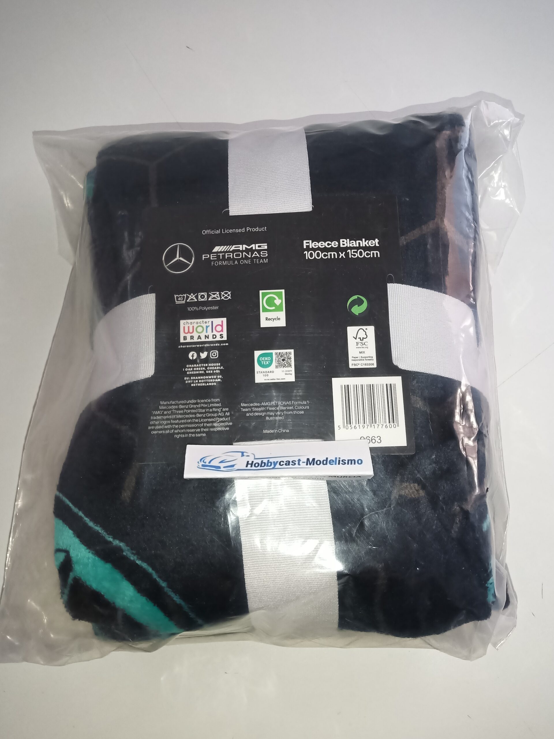 Manta Tipo Forro Polar Oficial Mercedes AMG Pretronas F1 100cm x 150 cm Regalo Perfecto para los Amantes de Mercedes AMG - Imagen 11