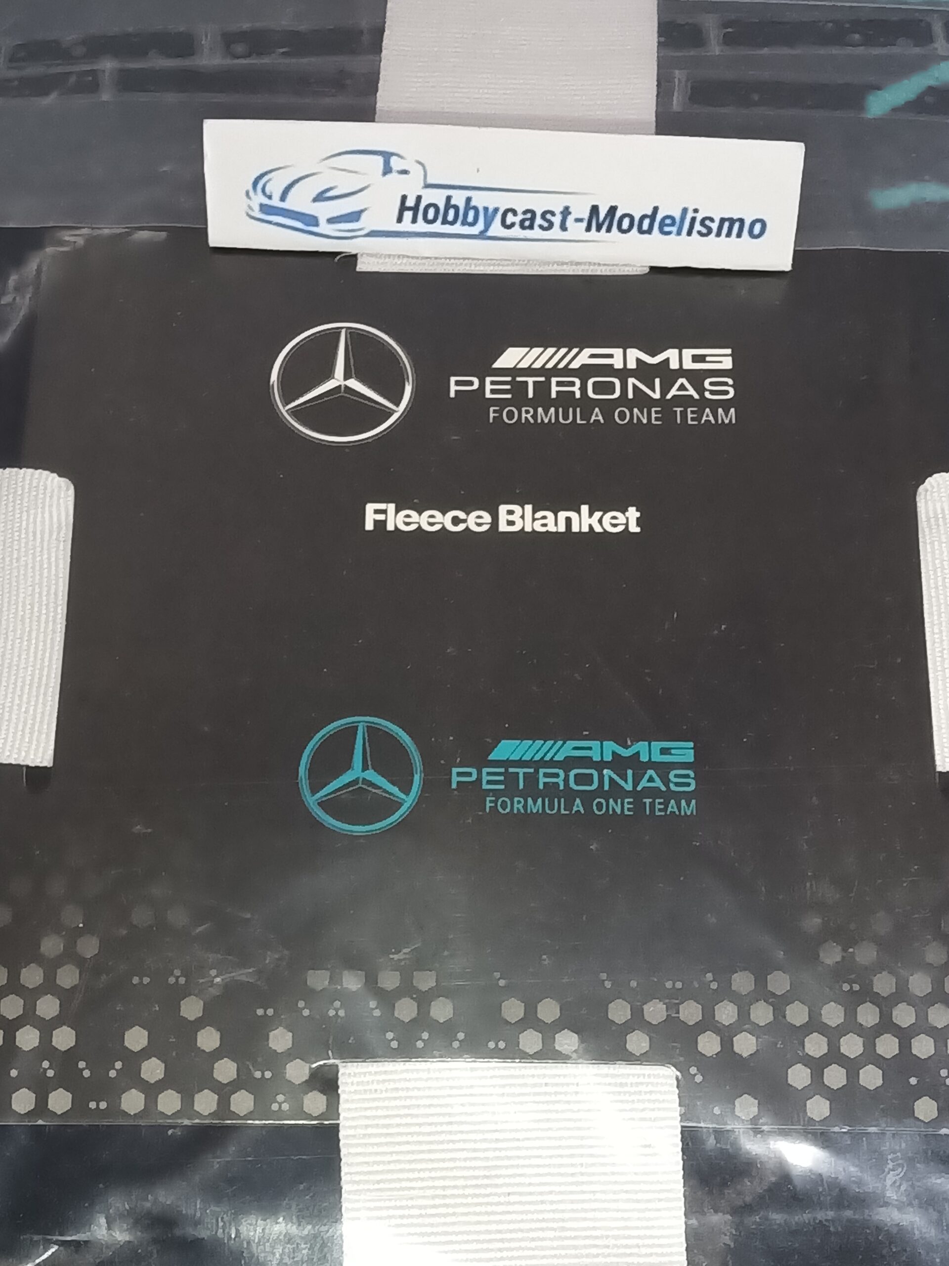Manta Tipo Forro Polar Oficial Mercedes AMG Pretronas F1 100cm x 150 cm Regalo Perfecto para los Amantes de Mercedes AMG - Imagen 12