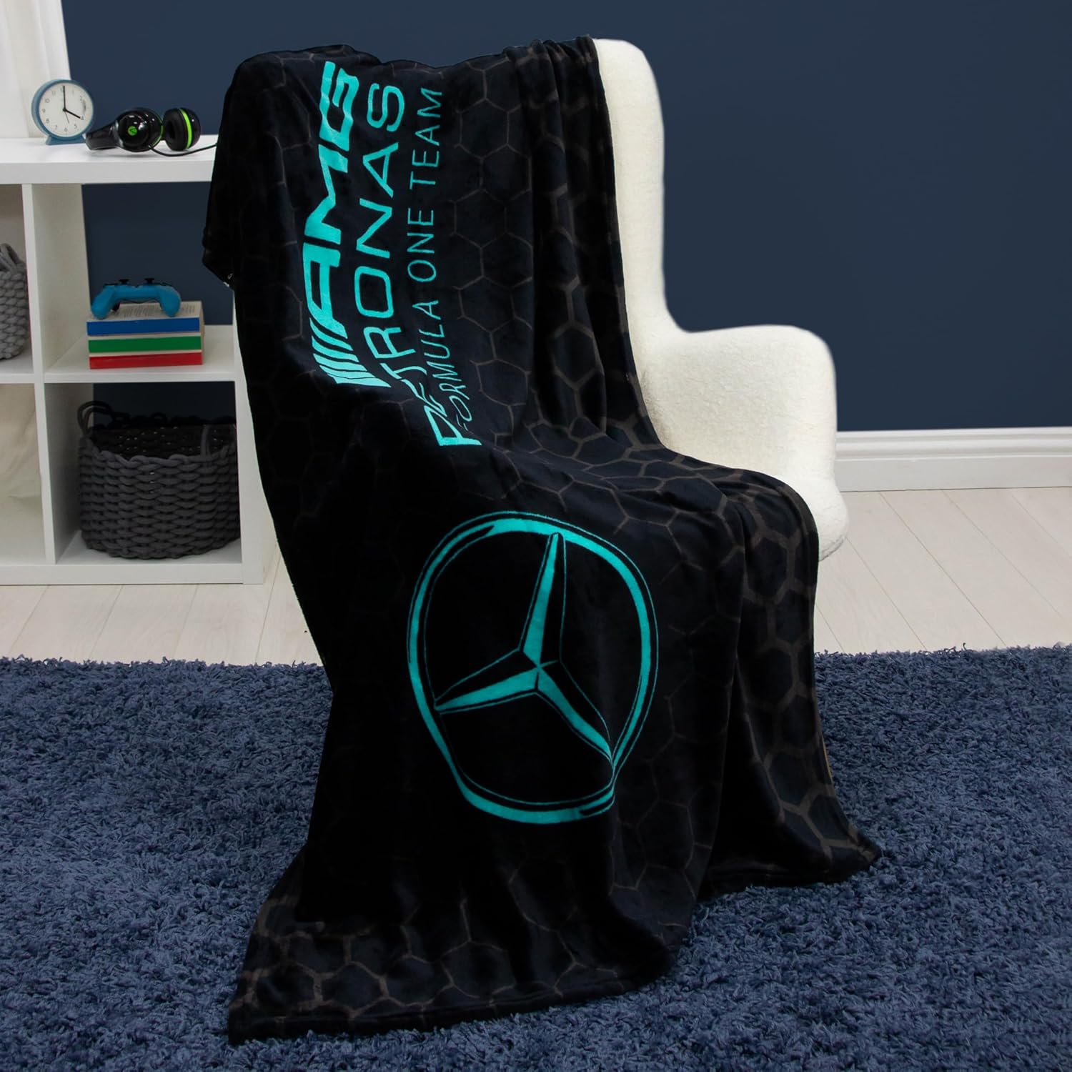 Manta Tipo Forro Polar Oficial Mercedes AMG Pretronas F1 100cm x 150 cm Regalo Perfecto para los Amantes de Mercedes AMG