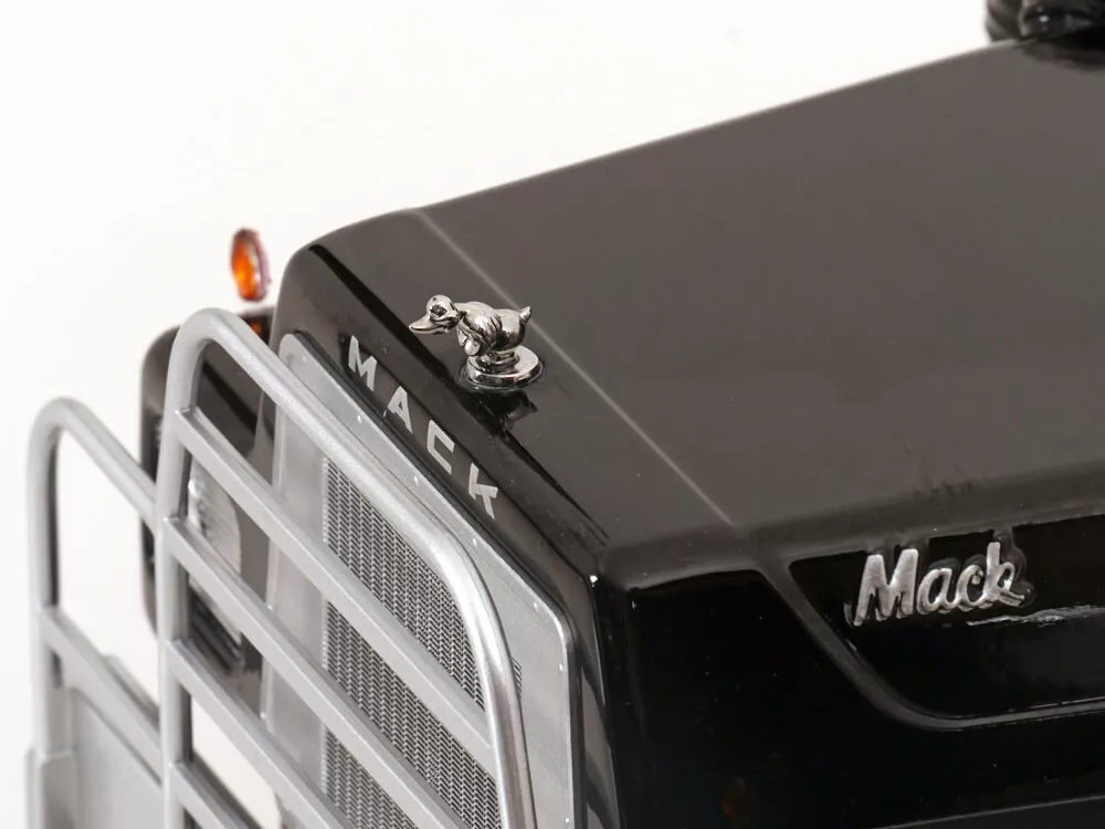 Mack RL700L 1974 Black Camion de la Pelicula ¨ CONBOY ¨ Road Kings RK180171 1:18 - Imagen 5
