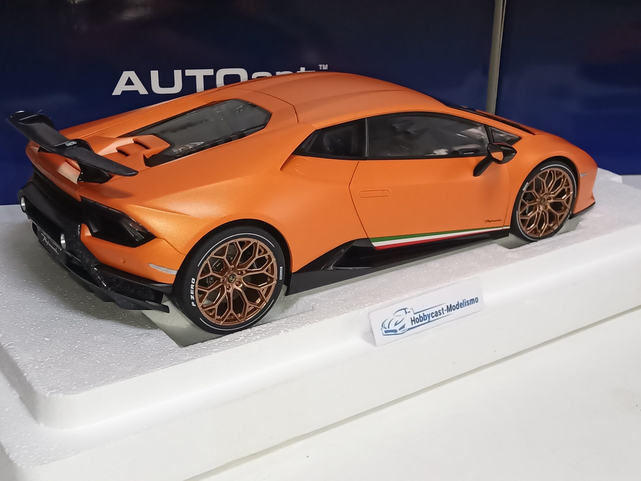 1/12 LAMBORGHINI HURACAN PERFORMANTE 2017 Arancio Anthaeus/Naranja Mate AUTOART 12076 1:12 - Imagen 15