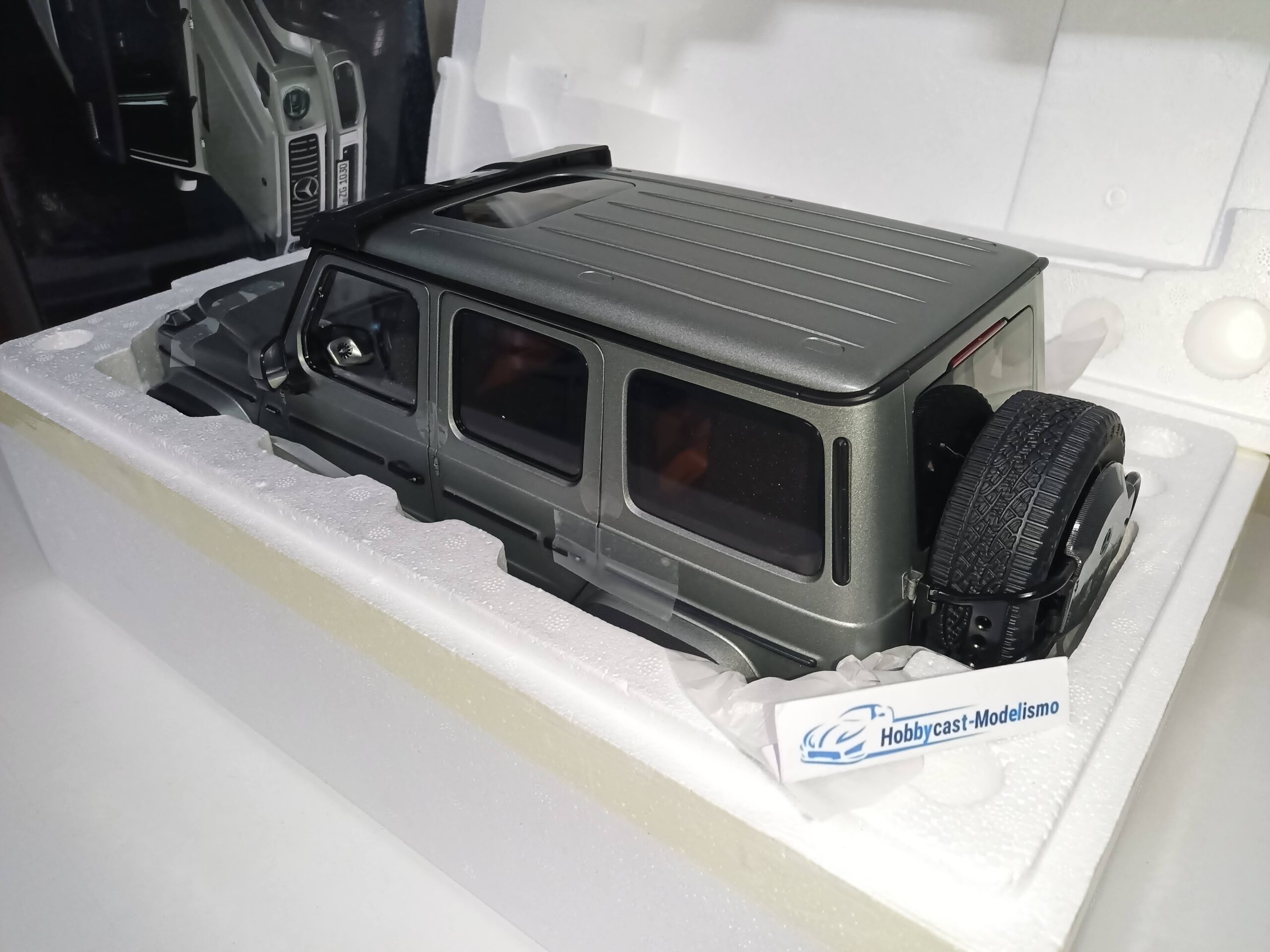 1:12 MERCEDES BENZ G-CLASS AMG 4x4² 2022 PLATINUM SILVER 1030/61 NZG 1/12 - Imagen 5