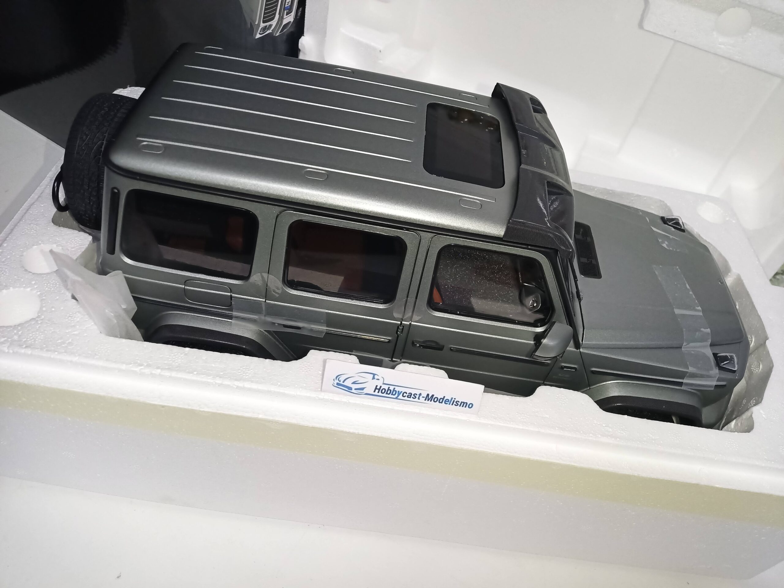 1:12 MERCEDES BENZ G-CLASS AMG 4x4² 2022 PLATINUM SILVER 1030/61 NZG 1/12 - Imagen 9