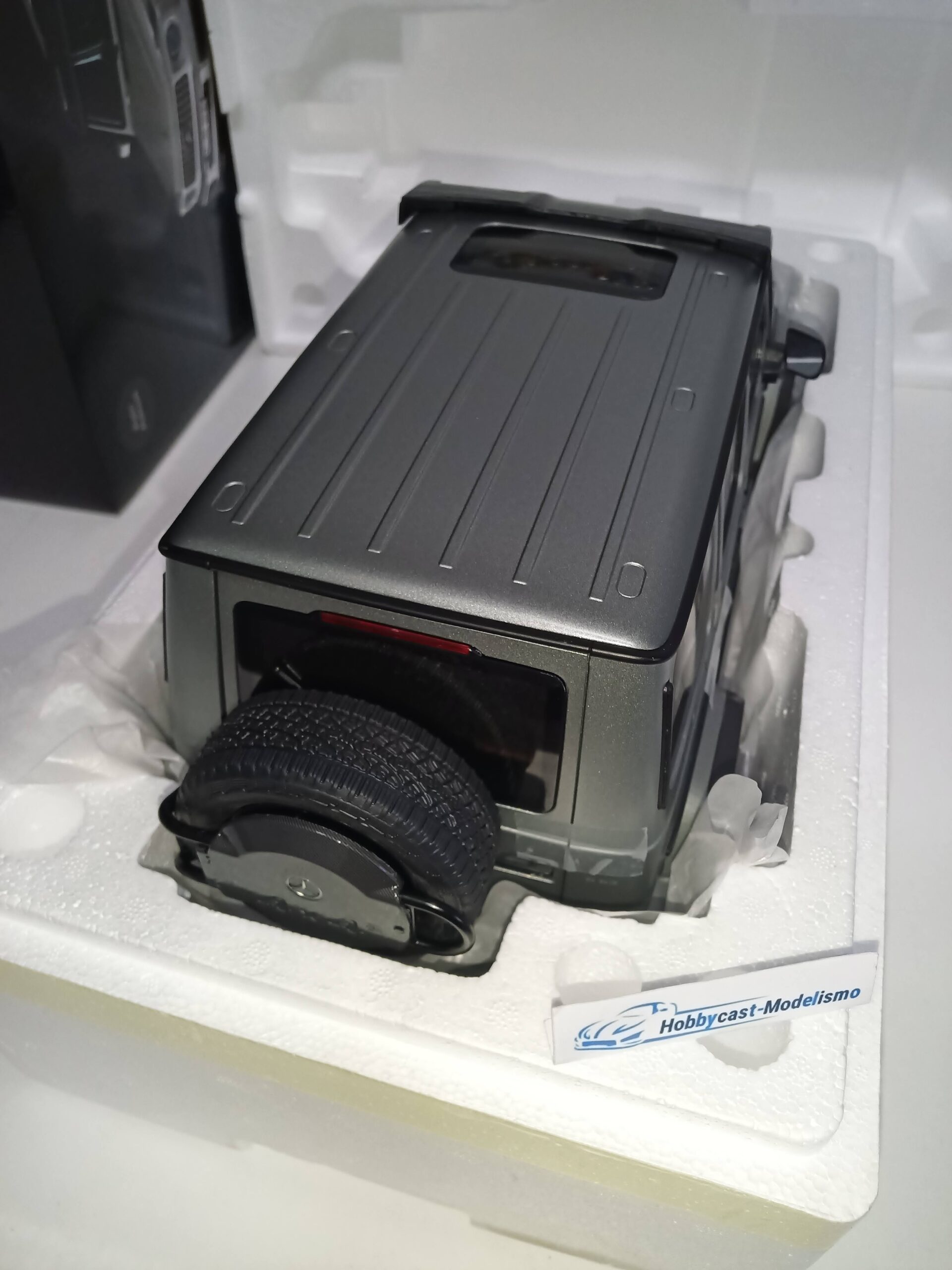 1:12 MERCEDES BENZ G-CLASS AMG 4x4² 2022 PLATINUM SILVER 1030/61 NZG 1/12 - Imagen 10