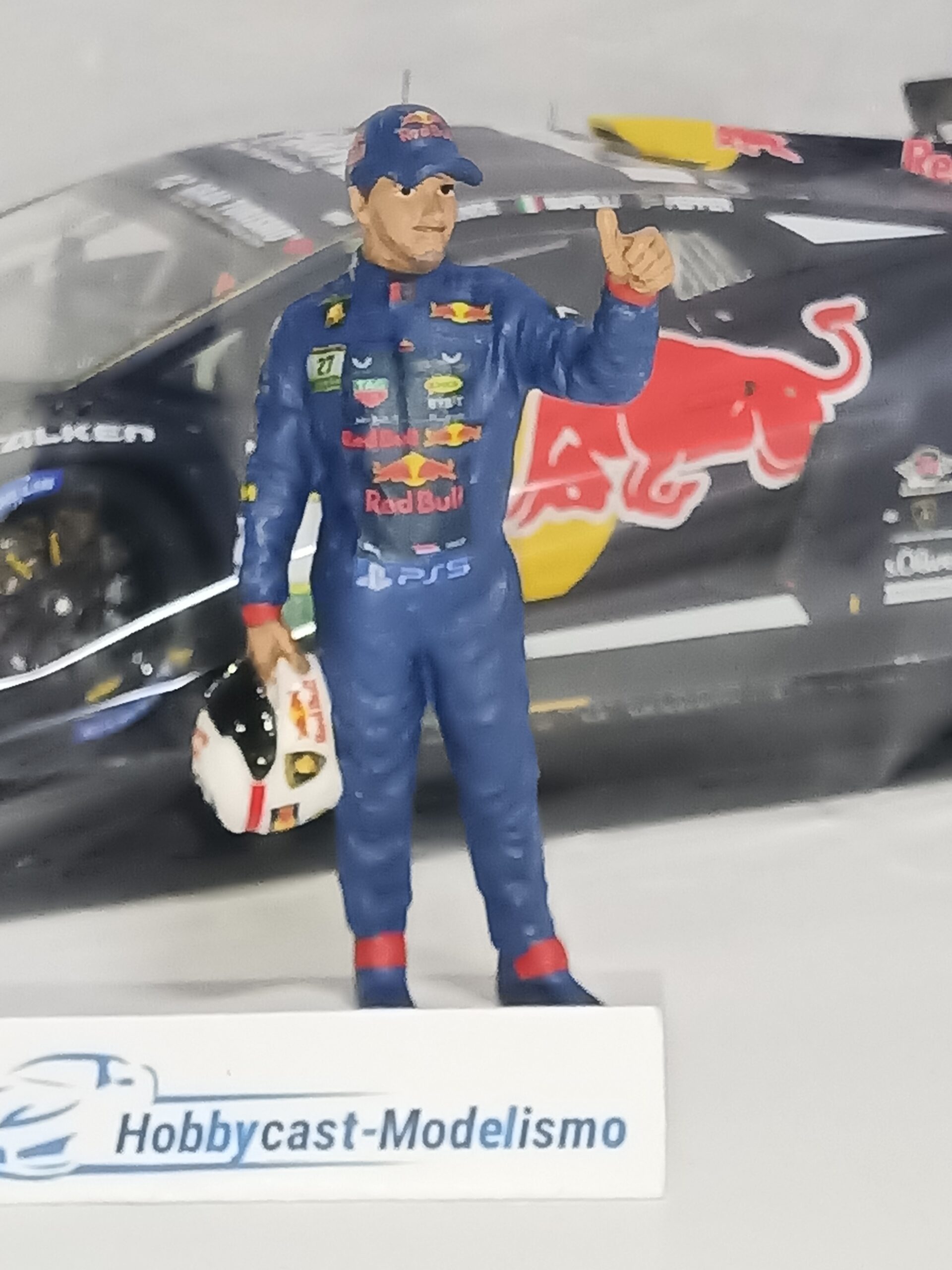 FIGURA PILOTO LAMBORGHINI HURACAN GT3 EVO2 #27 CON DECORACION RED BULL PINTADO A MANO AMERICAN DIORAMA AD76357-RED BULL 1:18 - Imagen 8