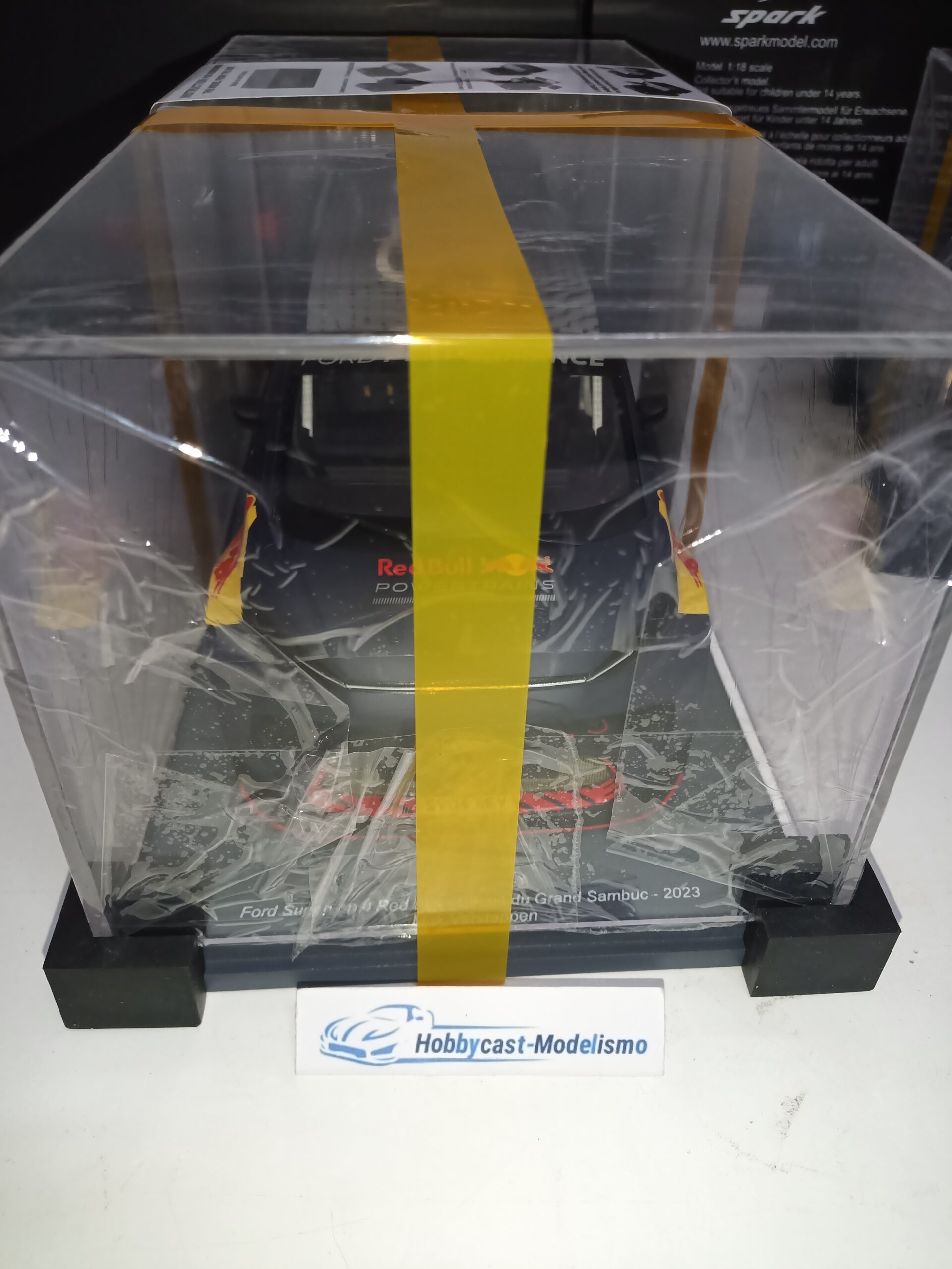 Ford Transit Supervan 4 Red Bull Grand Sambuc 2023 Verstappen con Vitrina 1:18 SPARK 18S728 - Imagen 13