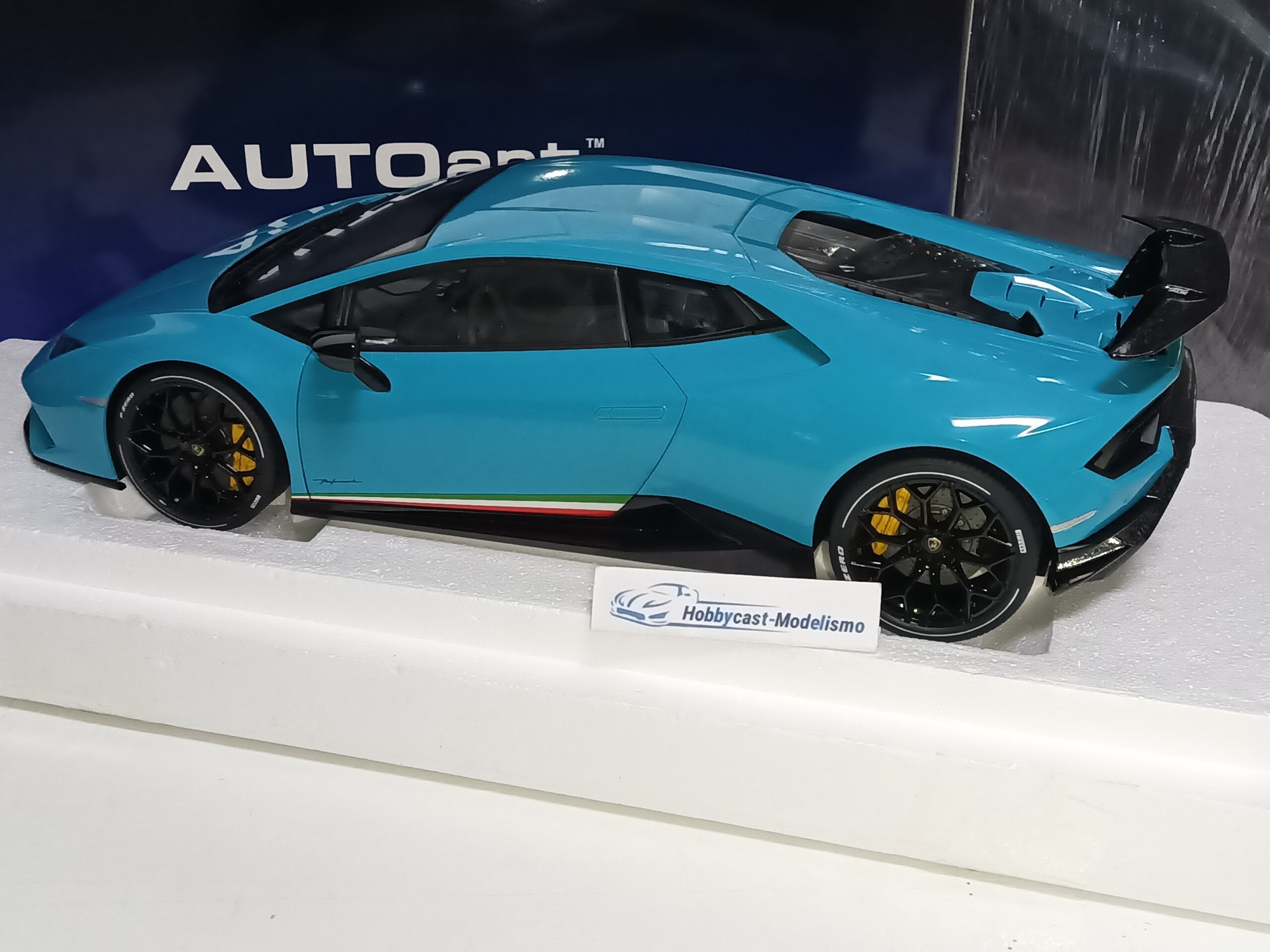 1/12 LAMBORGHINI HURACAN PERFORMANTE Blue Glauco 2017 AUTOART 12077 1:12 - Imagen 7