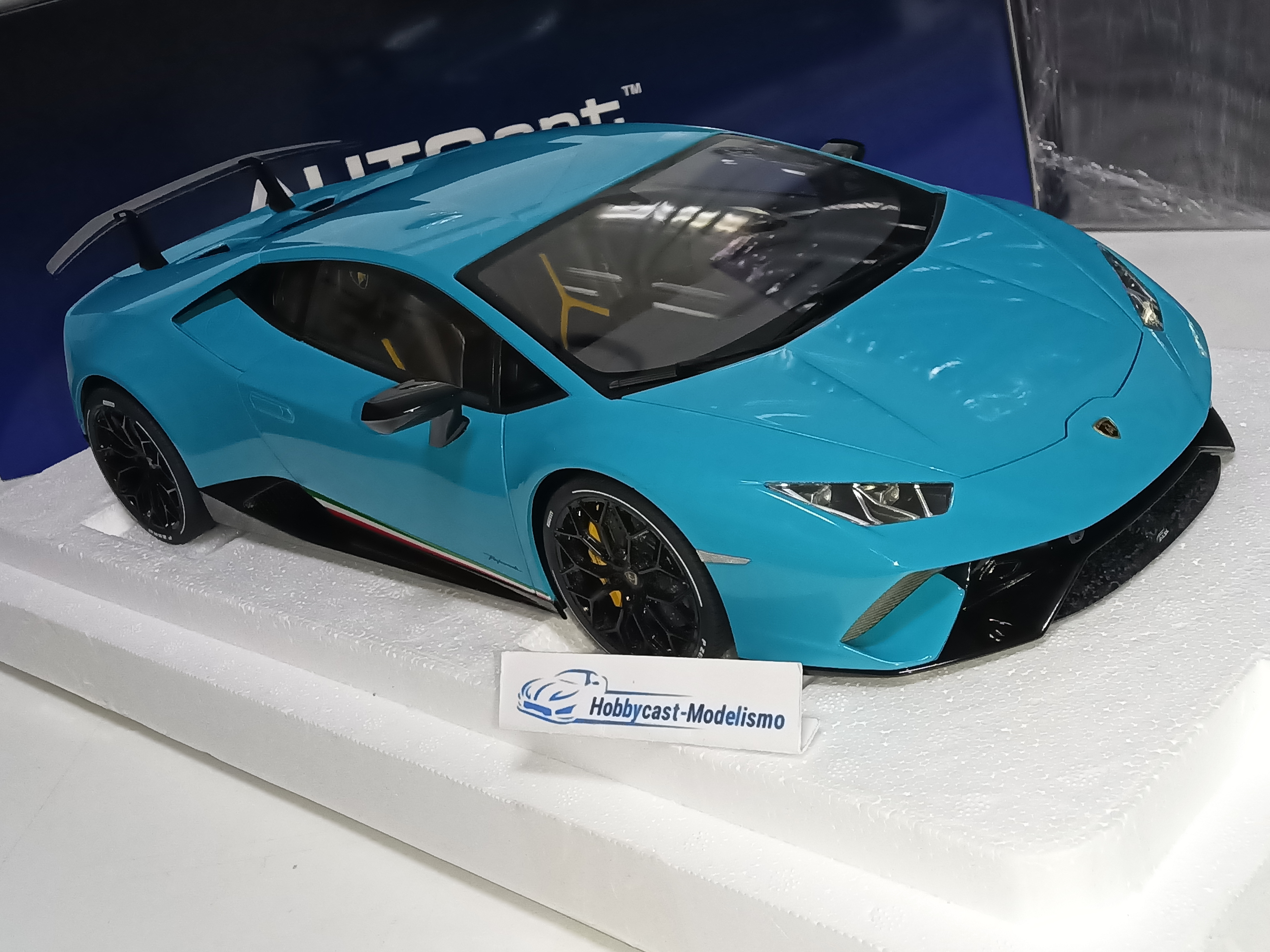 1/12 LAMBORGHINI HURACAN PERFORMANTE Blue Glauco 2017 AUTOART 12077 1:12 - Imagen 25