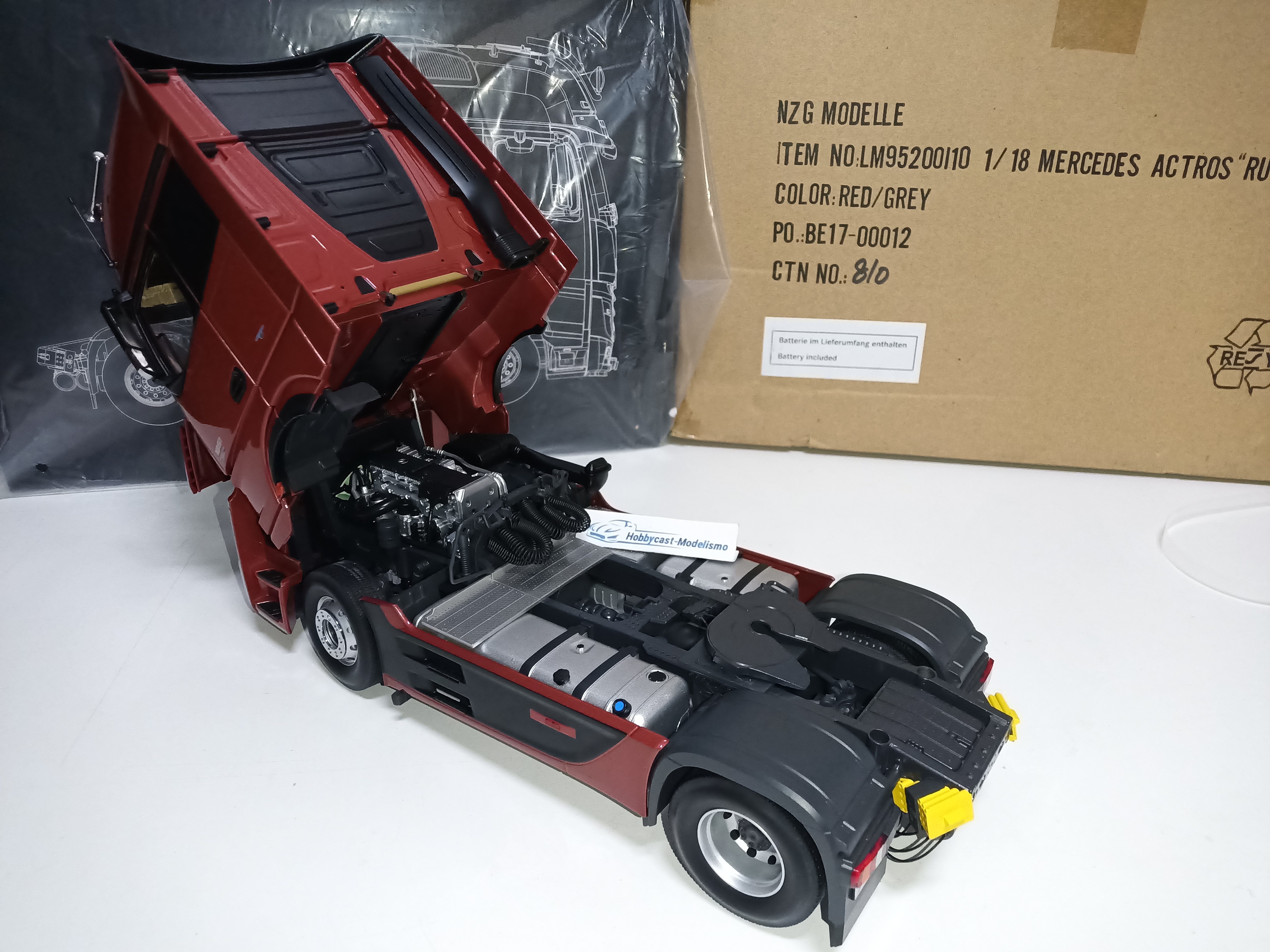 MERCEDES BENZ ACTROS 2 GIGASPACE 4x2 H25 2016 RUBINTROT RED METALIC NZG B66006439 NZG 1:18 - Imagen 3