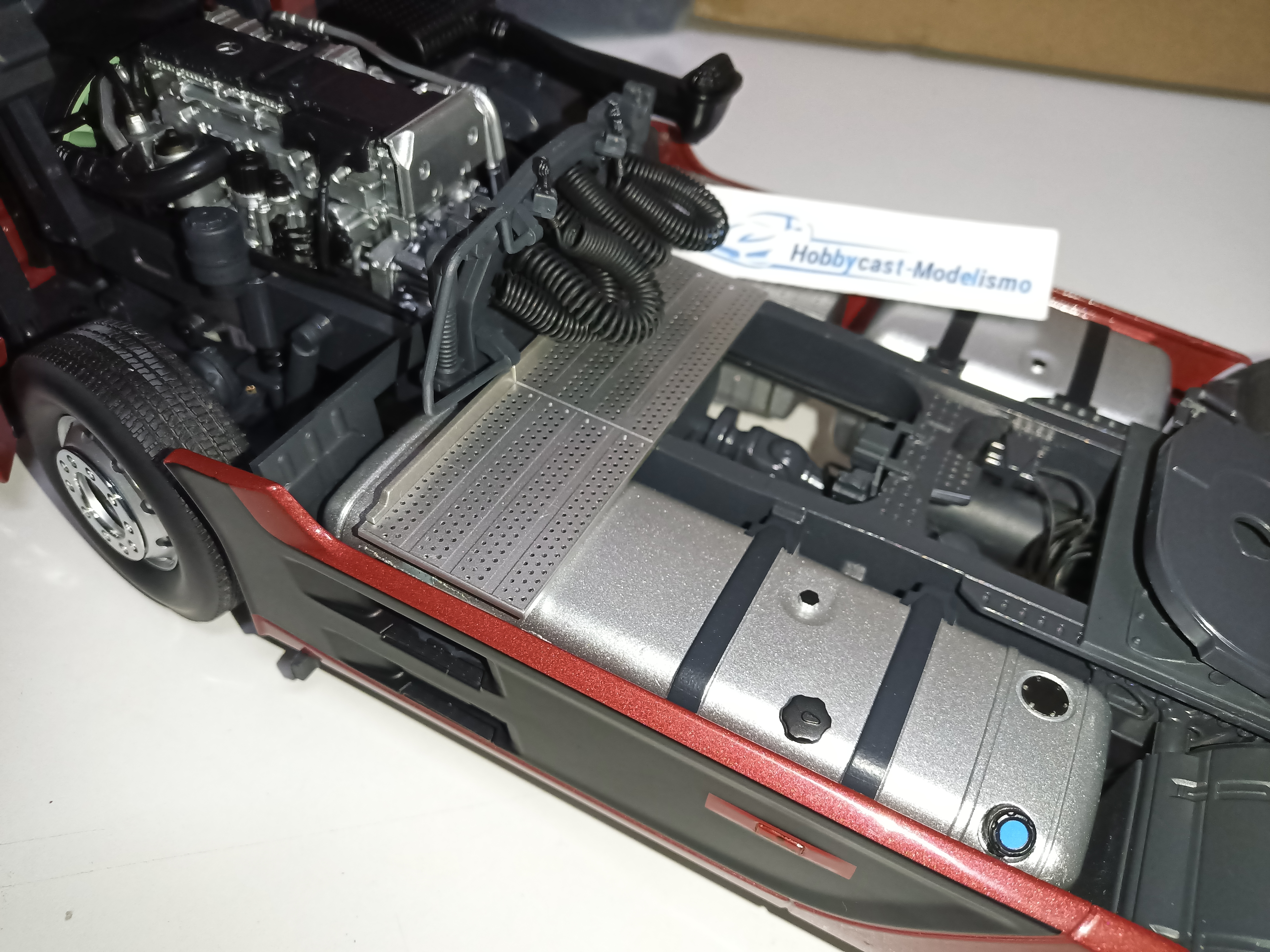 MERCEDES BENZ ACTROS 2 GIGASPACE 4x2 H25 2016 RUBINTROT RED METALIC NZG B66006439 NZG 1:18 - Imagen 4