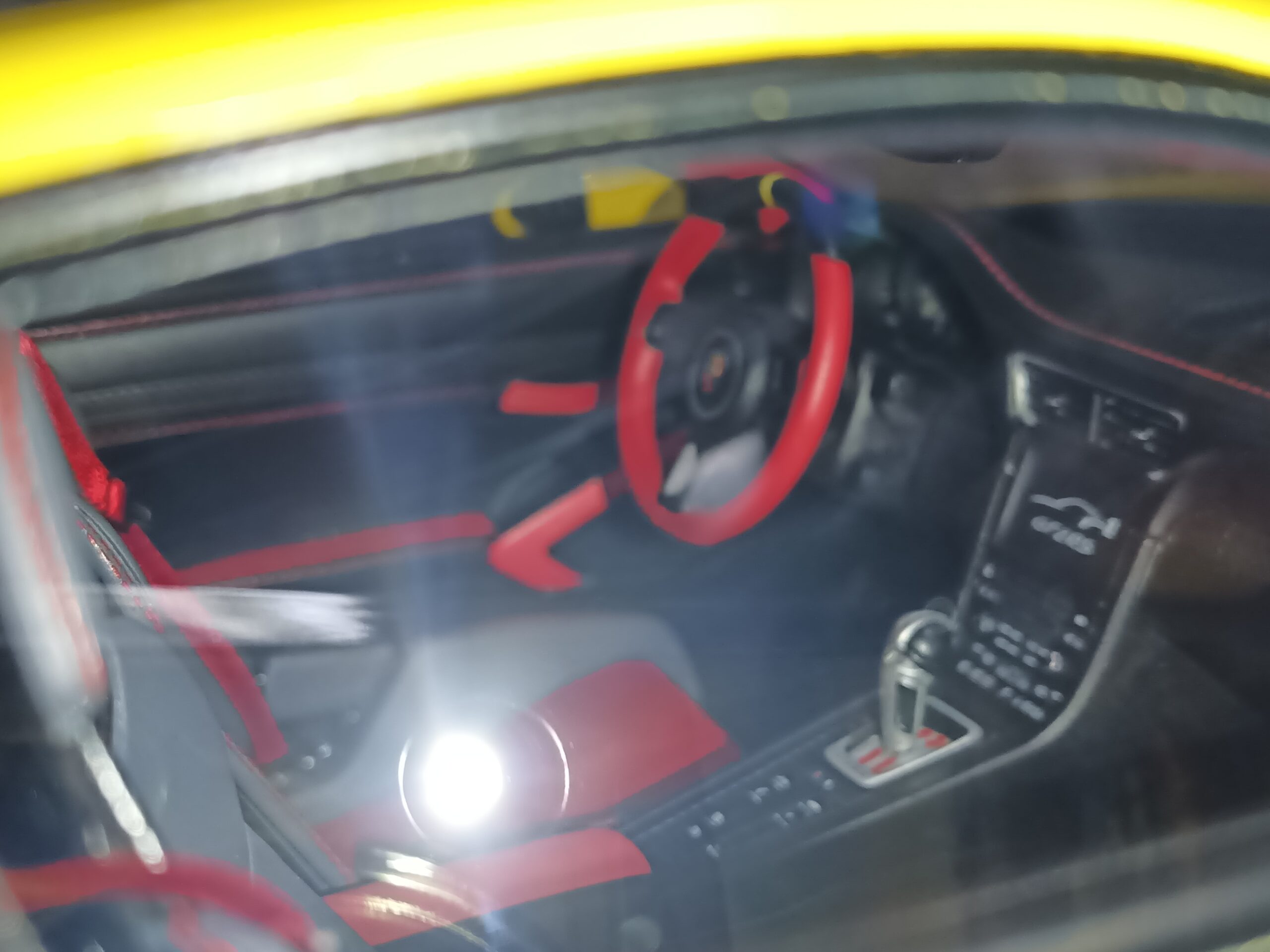 1/12 Porsche 911 (991.2) GT2 RS Weissach Package ( Racing Yellow ) Llantas Doradas GT SPIRIT GT535B 1:12 LIMITED EDITION 300 Pcs - Imagen 17