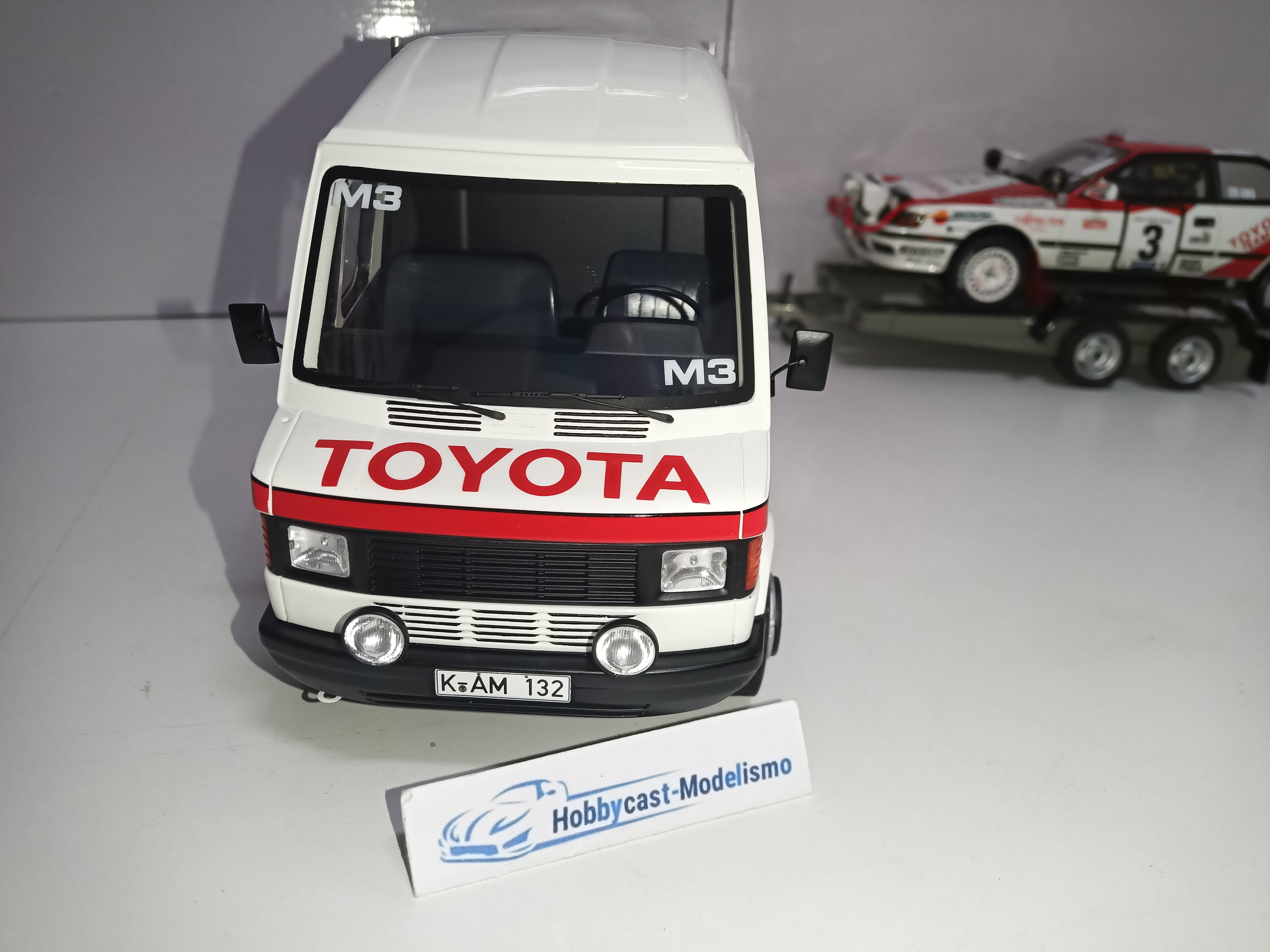 SET Rallye Pack Toyota Celica ST 165 Gr.A RAC Safari 1990 PILOTADO POR CARLOS SAINZ Y LUIS MOYA + REMOLQUE + FURGONETA MERCEDES BENZ 208 TEAM TOYOTA OT480 LIMITED EDITION 999 OTTO-MOBILE 1:18 - Imagen 3