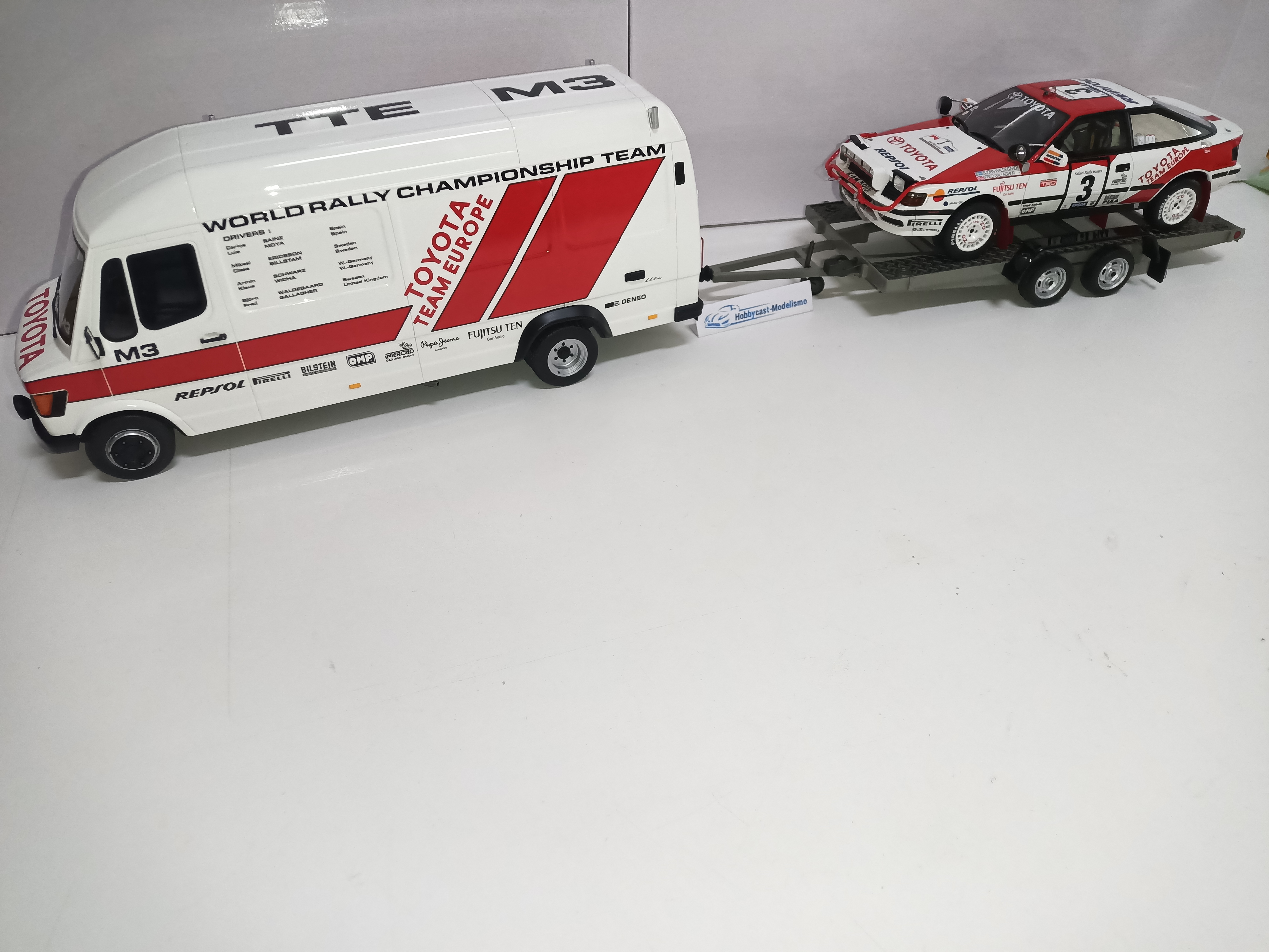 SET Rallye Pack Toyota Celica ST 165 Gr.A RAC Safari 1990 PILOTADO POR CARLOS SAINZ Y LUIS MOYA + REMOLQUE + FURGONETA MERCEDES BENZ 208 TEAM TOYOTA OT480 LIMITED EDITION 999 OTTO-MOBILE 1:18 - Imagen 4