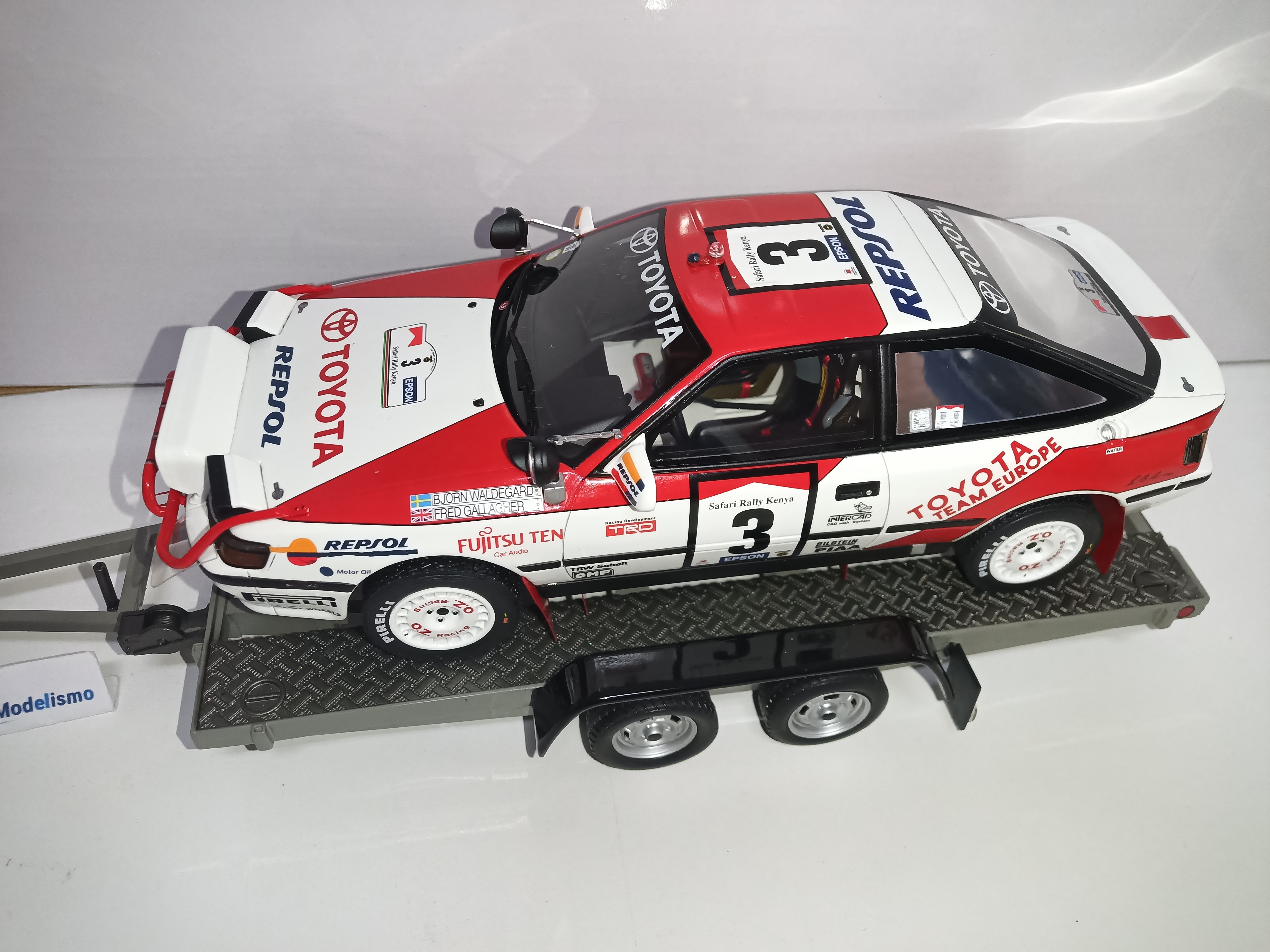 SET Rallye Pack Toyota Celica ST 165 Gr.A RAC Safari 1990 PILOTADO POR CARLOS SAINZ Y LUIS MOYA + REMOLQUE + FURGONETA MERCEDES BENZ 208 TEAM TOYOTA OT480 LIMITED EDITION 999 OTTO-MOBILE 1:18 - Imagen 6