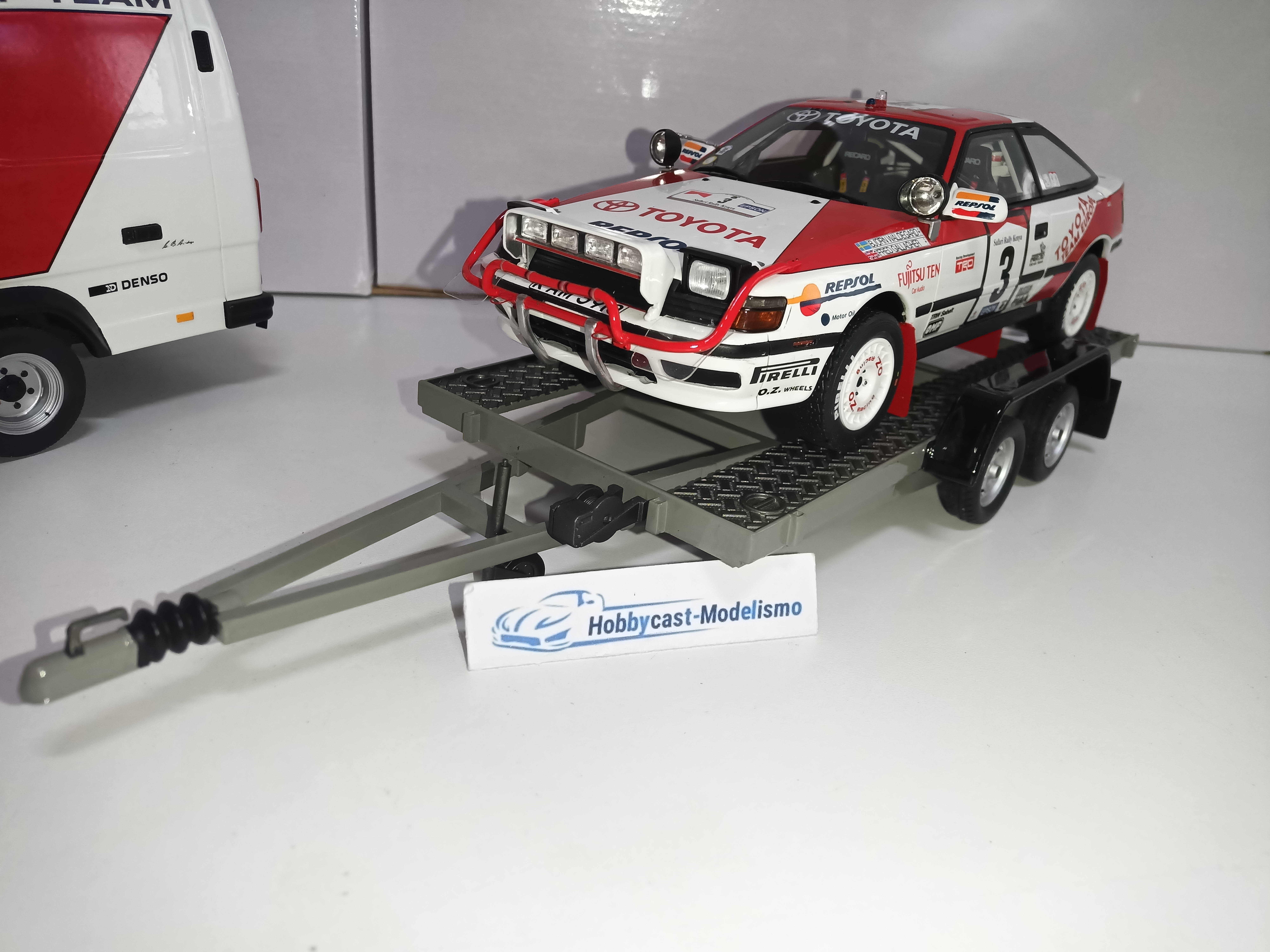 SET Rallye Pack Toyota Celica ST 165 Gr.A RAC Safari 1990 PILOTADO POR CARLOS SAINZ Y LUIS MOYA + REMOLQUE + FURGONETA MERCEDES BENZ 208 TEAM TOYOTA OT480 LIMITED EDITION 999 OTTO-MOBILE 1:18 - Imagen 11