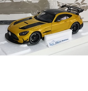 MERCEDES BENZ AMG GT BLACK SERIES 2021 YELLOW METALLIC ( SOLARBEAM ) 110032021 MINICHAMPS  1:18