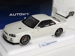 NISSAN SKYLINE GT-R (R34) V-SPEC II WHITE PEARL AUTOART 77406 1:18