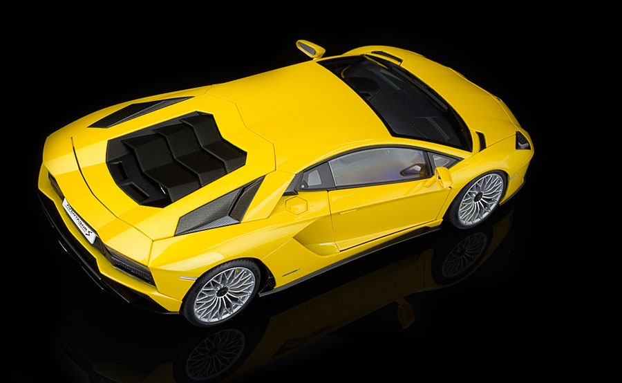 LAMBORGHINI AVENTADOR S ( NEW GIALLO ORION/PEAR YELLOW AUTOART 79132 1:18 - Imagen 6