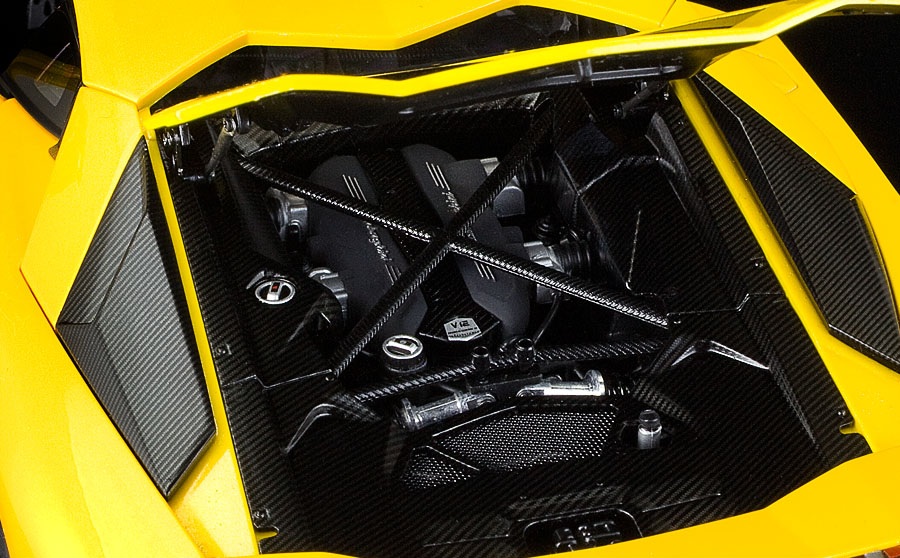 LAMBORGHINI AVENTADOR S ( NEW GIALLO ORION/PEAR YELLOW AUTOART 79132 1:18 - Imagen 7