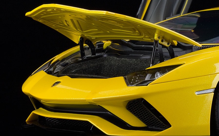 LAMBORGHINI AVENTADOR S ( NEW GIALLO ORION/PEAR YELLOW AUTOART 79132 1:18 - Imagen 9