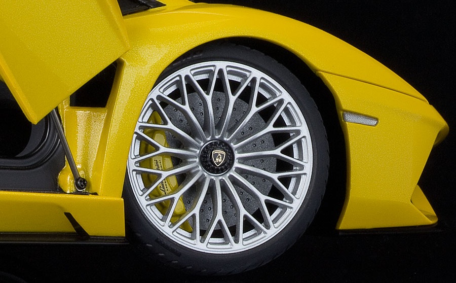 LAMBORGHINI AVENTADOR S ( NEW GIALLO ORION/PEAR YELLOW AUTOART 79132 1:18 - Imagen 16