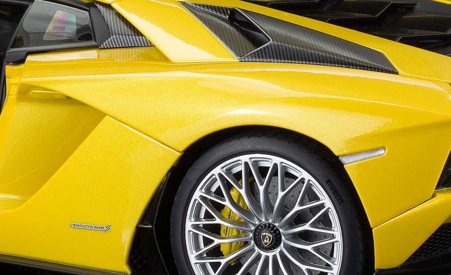 LAMBORGHINI AVENTADOR S ( NEW GIALLO ORION/PEAR YELLOW AUTOART 79132 1:18 - Imagen 17