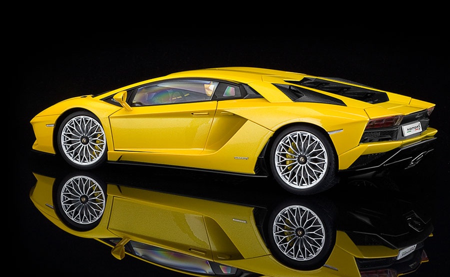 LAMBORGHINI AVENTADOR S ( NEW GIALLO ORION/PEAR YELLOW AUTOART 79132 1:18 - Imagen 3