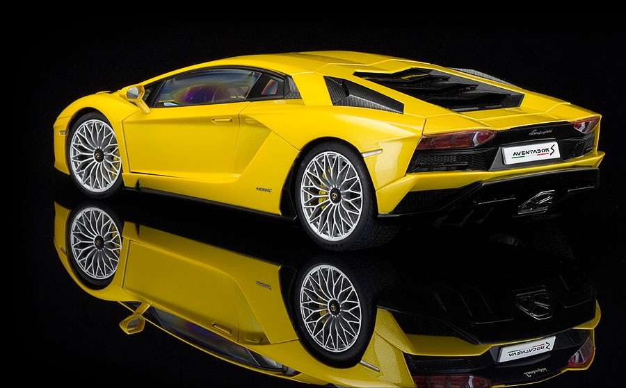LAMBORGHINI AVENTADOR S ( NEW GIALLO ORION/PEAR YELLOW AUTOART 79132 1:18 - Imagen 4