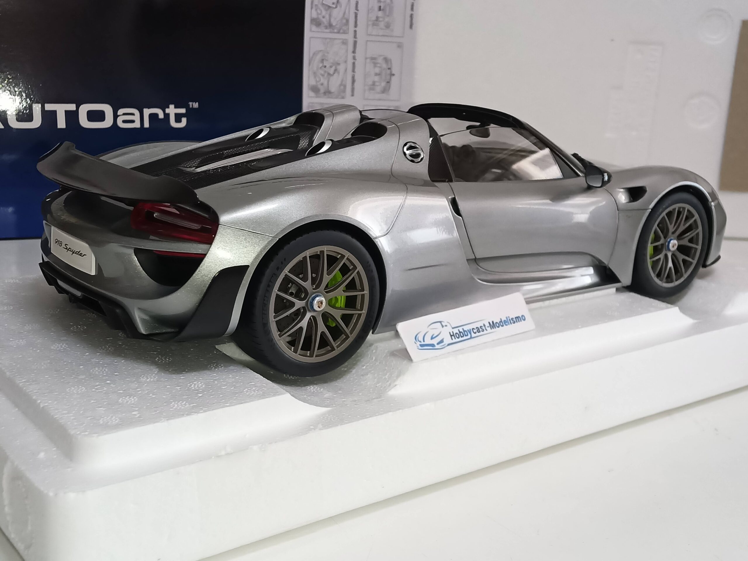 1/12 Porsche 918 Spyder Weissach 2013 SILVER METALIC AUTOART 12123 1:12 - Imagen 6