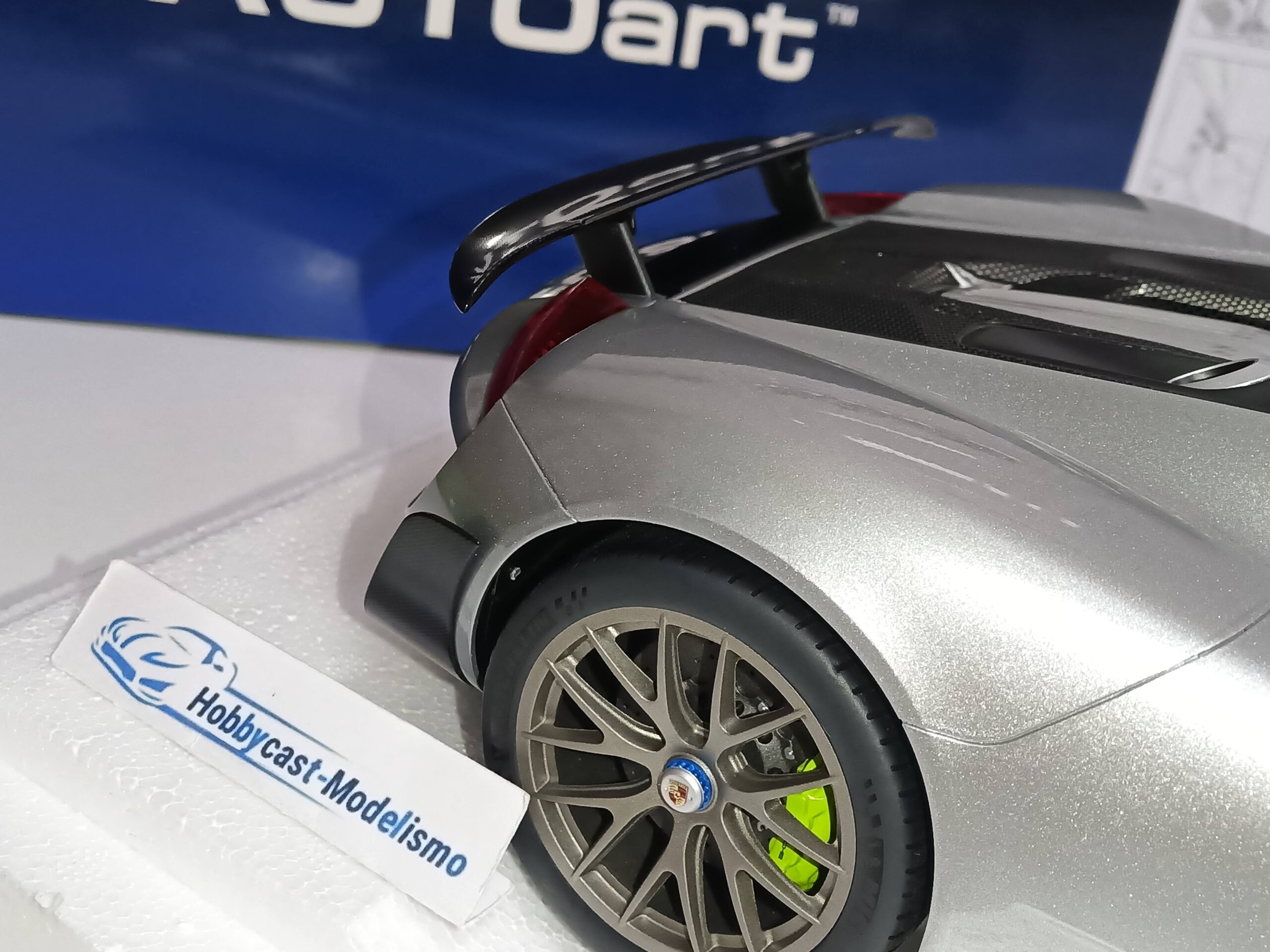 1/12 Porsche 918 Spyder Weissach 2013 SILVER METALIC AUTOART 12123 1:12 - Imagen 7