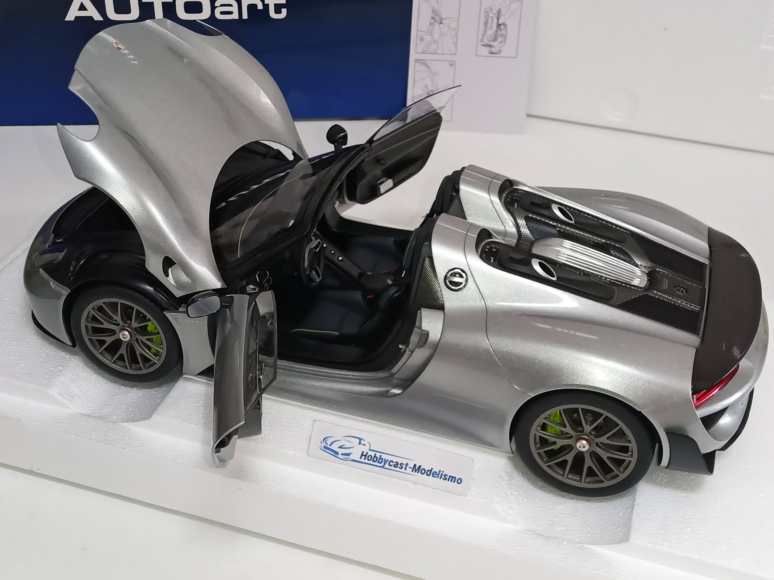 1/12 Porsche 918 Spyder Weissach 2013 SILVER METALIC AUTOART 12123 1:12 - Imagen 9