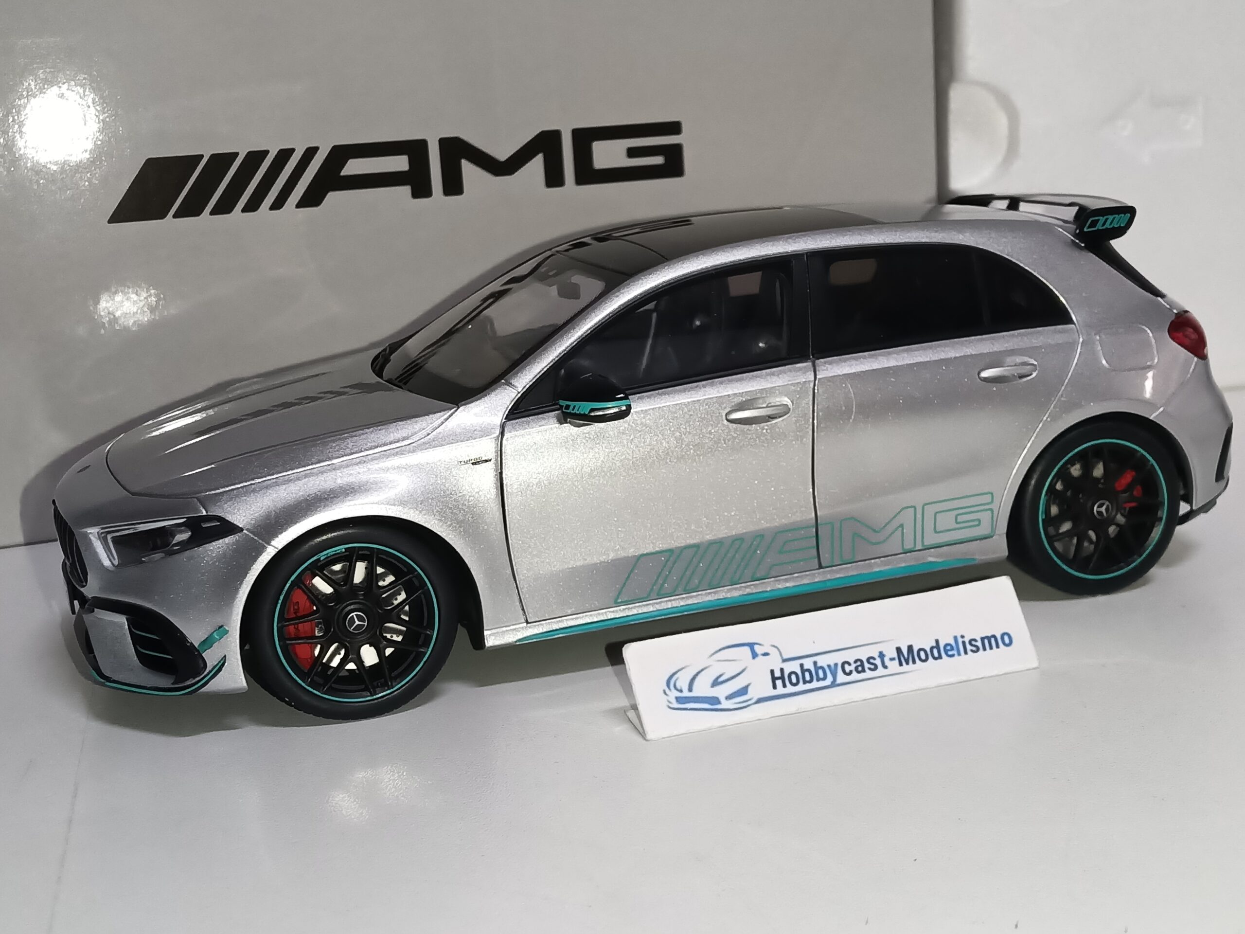 MERCEDES BENZ CLASE A 45s AMG PLATA DECORACION AMG PETRONAS 1:18 NZG LIMITED EDITION 200 Pcs - Imagen 7