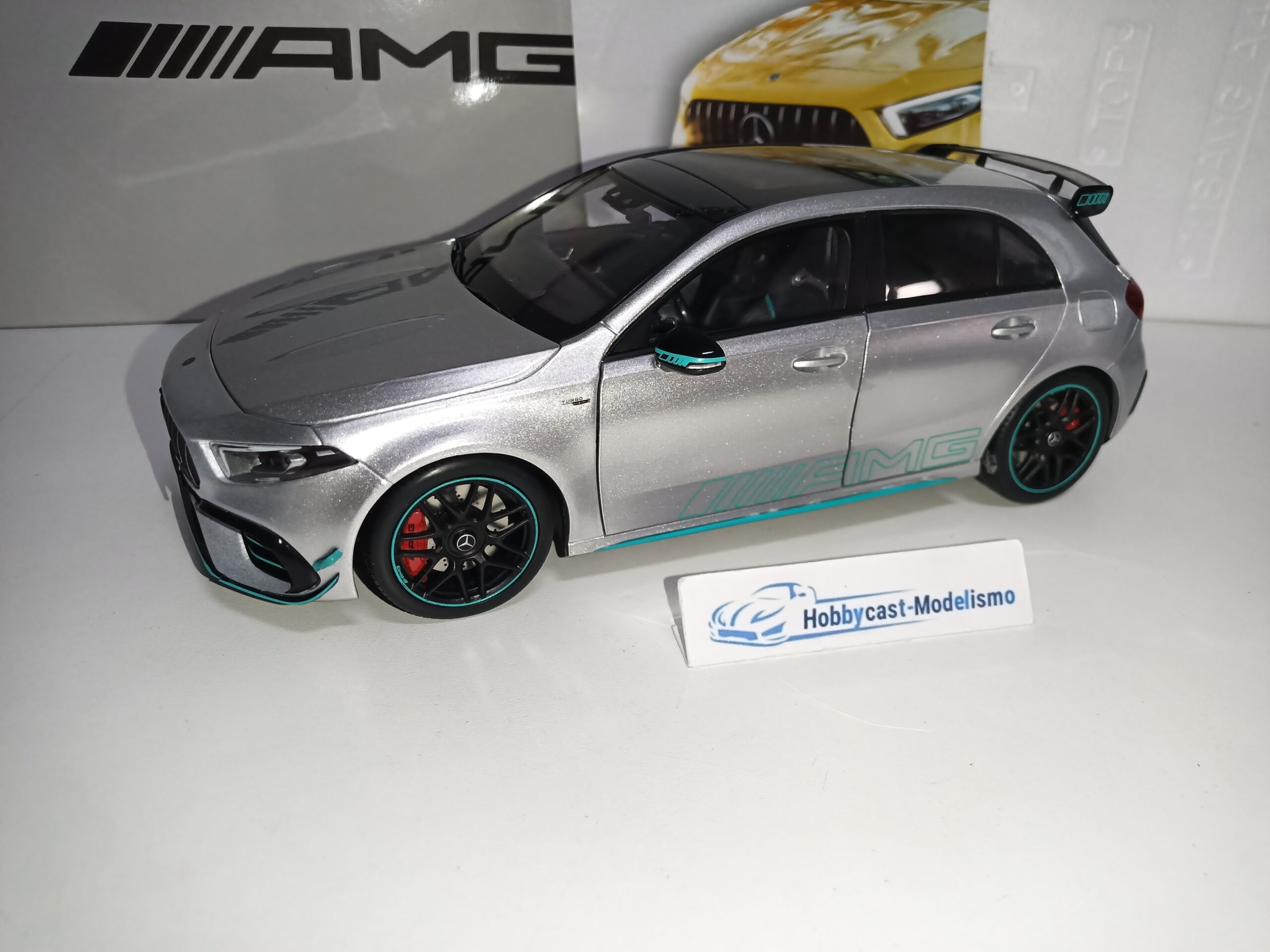 MERCEDES BENZ CLASE A 45s AMG PLATA DECORACION AMG PETRONAS 1:18 NZG LIMITED EDITION 200 Pcs - Imagen 21
