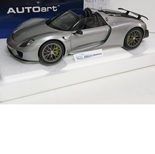 1/12 Porsche 918 Spyder Weissach 2013 SILVER METALIC AUTOART 12123 1:12