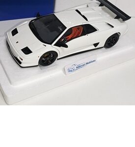 Lamborghini Diablo SV-R 1996 Impact White Blanco AUTOART 79149 1:18