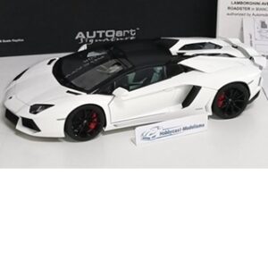 Lamborghini Aventador LP700-4 Roadster Bianco Isis/White AUTOART 74696 1:18 Limited Edition