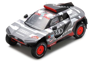 Audi RS Q E-tron Dakar #202 Pilotado por Carlos Sainz y Cruz 2022 con vitrina 1:18 SPARK 18S827 1:18 SPARK