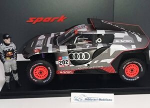 SET Audi RS Q E-tron Dakar #202 Pilotado por Carlos Sainz y Cruz 2022 con vitrina + FIGURA DE PILOTO DE CARLOS SAINZ INCLUIDA1:18 SPARK 18S827 1:18 SPARK