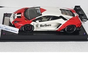 Lamborghini Aventador 2.0 LB-Works con Decoración de MARLBORO Exclusivo para le Mercado de ASIA 1:18 Timothy & Pierre  Edition 60 pcs con Vitrina Incluida